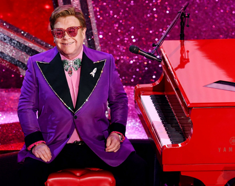 Elton John cuts concert short due to walking pneumonia