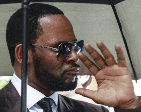 Infected toe stops R. Kelly from attending court hearing