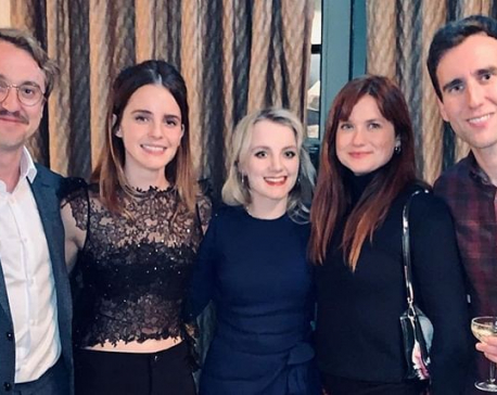 'Harry Potter' stars reunite, wish Merry Christmas to fans