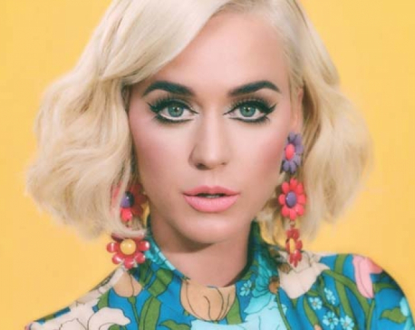 Katy Perry says she used to pretend to be Zooey Deschanel to get into clubs