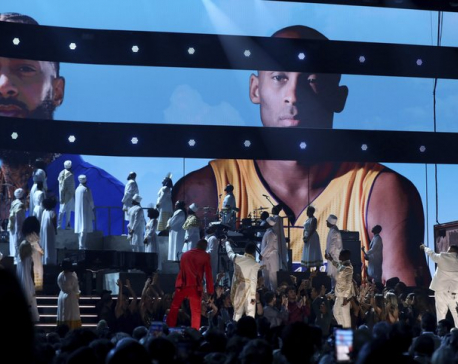 Music stars pay tribute to Kobe Bryant at Grammys award show