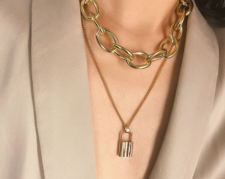 Style your chunky chain necklaces