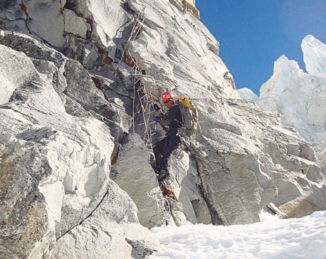 700 high altitude workers to get mountaineering certificate