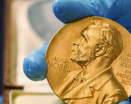 The Latest: 3 share Nobel physics prize for gravity waves