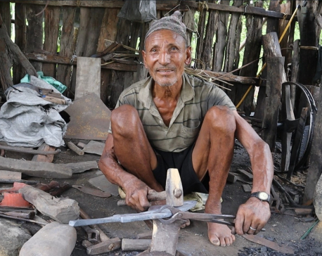 Aging ironsmith Padmalal worries over sustainability of his profession