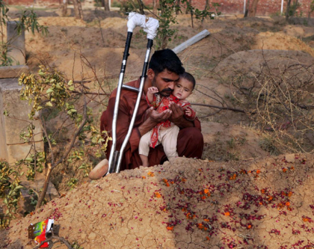 Pakistan woman held in 'honor killing' of pregnant daughter