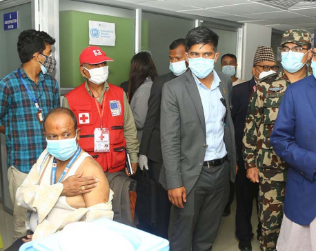 PM Deuba visits COVID- 19 vaccination centers