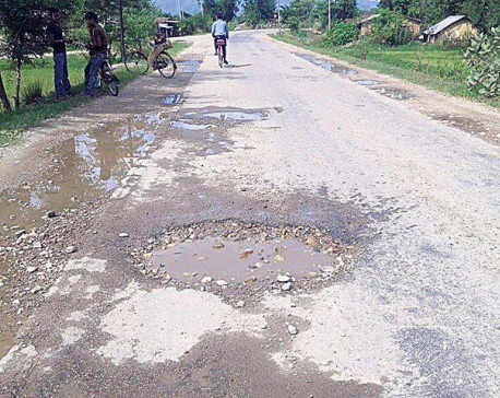 Potholes appear in newly-built Hulaki Highway