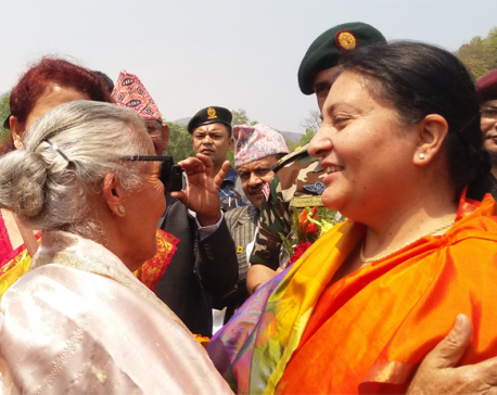 Prez Bhandari visits her mother at Briddhashram