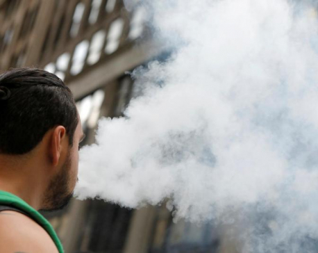 U.S. cuts vaping-related illness total under refined case definition