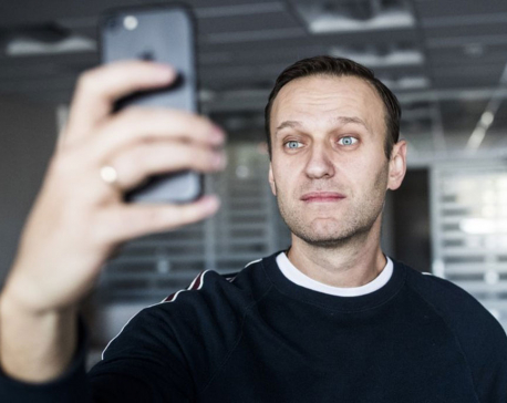 Russian opposition leader Navalny leaves jail, goes to rally