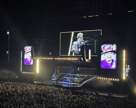 Elton John pays tribute to Queen at his final Toronto show