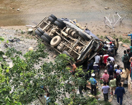 Dhading truck plunge claims 1, hurts 2