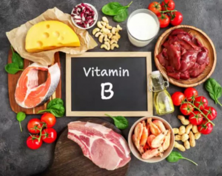 Vitamin B12 is linked with increase risk of lung cancer in male smokers; Know what this study says