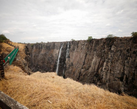 Victoria Falls shrink to a trickle, feeding climate change fears