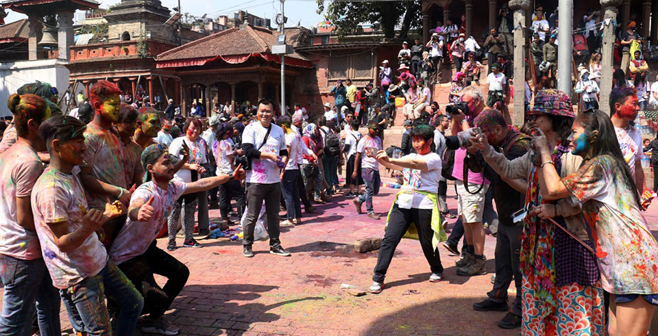 Holi being observed with fanfare in hilly areas (with photos and video)