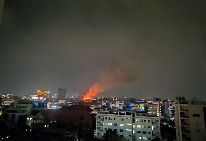 Massive fire breaks out at Durbar Marg (with video)