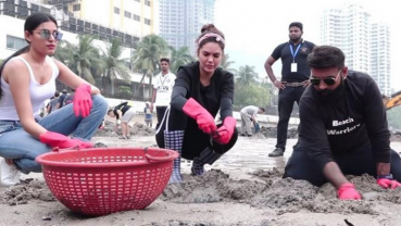 100 weeks of Dadar beach cleanup: Esha Gupta participates in the cleanliness drive