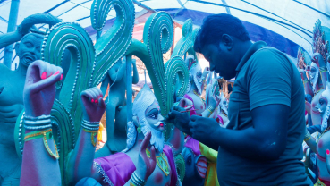 Sculptors busy creating idols of Lord Vishwakarma (In Photos)