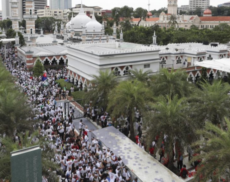 Malaysia Muslims rally to keep privileges