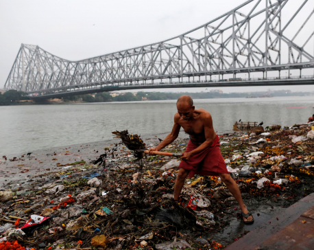 Pollution in India's holy Ganges makes it toxic