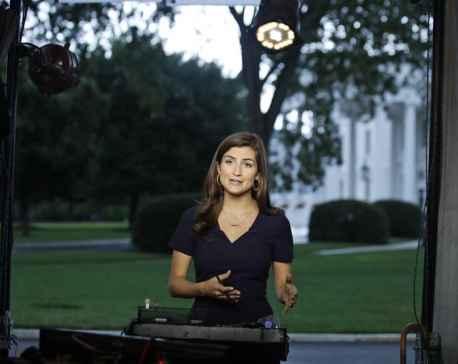 White House bars CNN correspondent from open press event