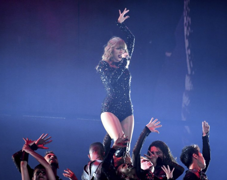Taylor Swift gets surprise as ‘Fearless’ hits diamond status