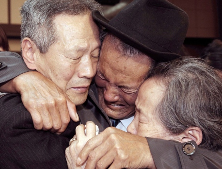 2 Koreas meet to arrange reunions of war-split families