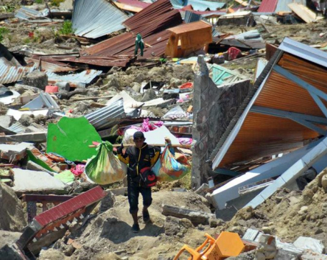 Desperation everywhere, aid slow to reach Indonesia victims