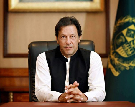 Cricket: Pakistan PM Khan tells players to beat India with mental strength