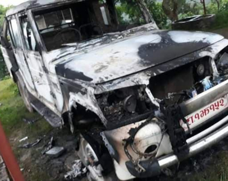 Unidentified group torches  government vehicle in Dang