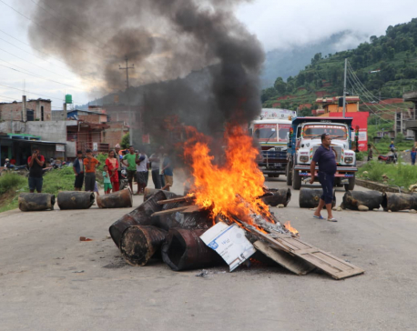 Locals block Galchi-Trishuli road section after one woman dies due to doctors’ negligence