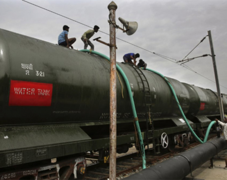 Parched manufacturing city in India brings in water by rail