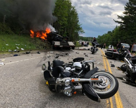 7 dead in crash between truck, motorcycles in New Hampshire