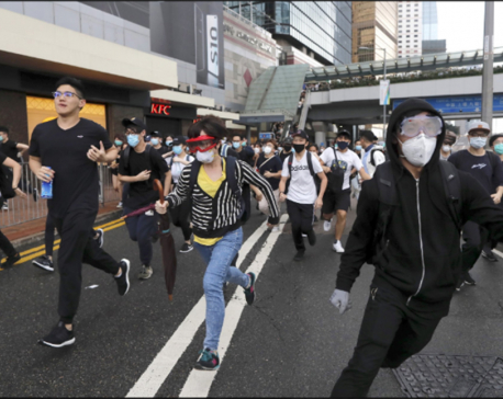Crowd blocks Hong Kong HQ trying to halt bill
