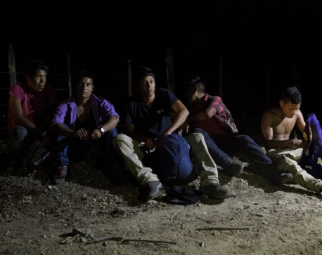 Mexico stages raid on train, detains dozens of migrants