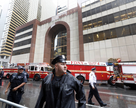Helicopter crashes on roof of NYC skyscraper, killing pilot