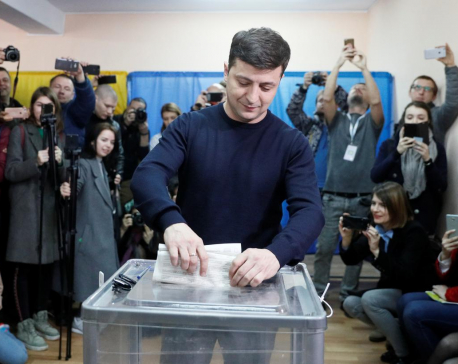 Comedian tipped to win in Ukraine presidential vote