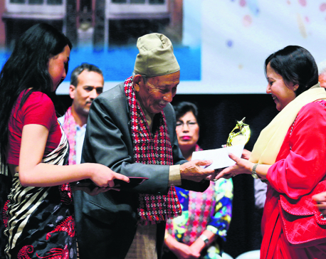 Nagarik daily receives Kalanidhi Sangeet award for promoting music