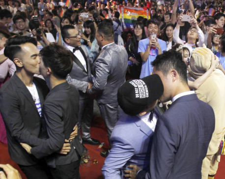 Taiwanese same-sex couples wed at vibrant banquet