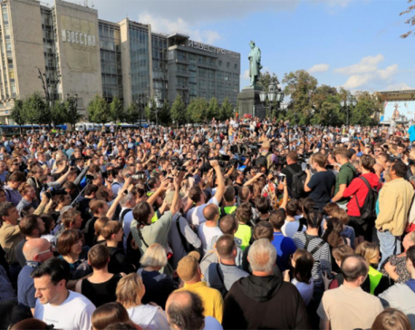 Russians demand free elections in Moscow, defying protest ban