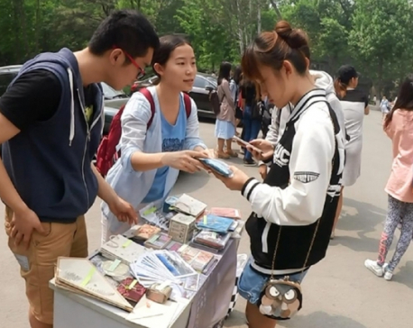 Chinese students helping quake victims