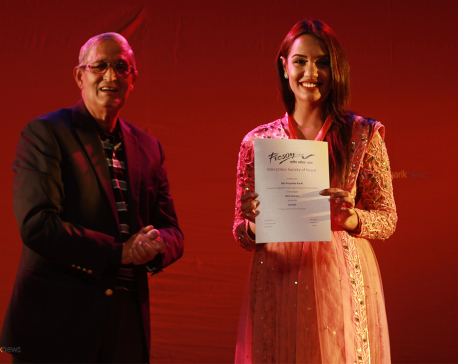 Cine artists felicitated with critics award (Photo feature)