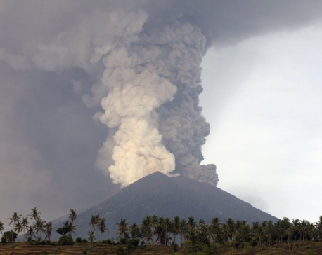 Tens of thousands stranded as Bali volcano closes airport