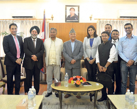 Visiting Indian CEOs, investors meet PM