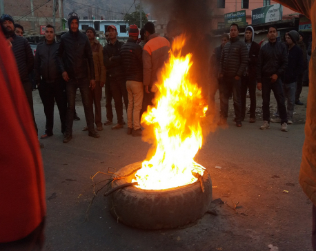 Protests continue in districts over provincial capitals
