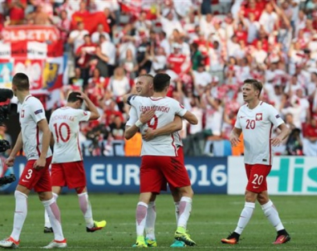 Poland beats Northern Ireland 1-0 to record first Euros win