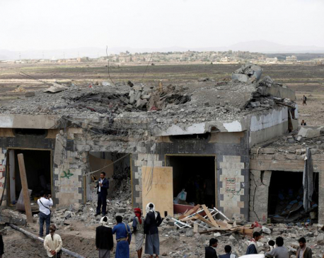 Air strikes near Houthi checkpoint kill 35 in Yemen
