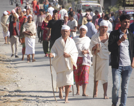 12 mourners march to vote (Photo feature)