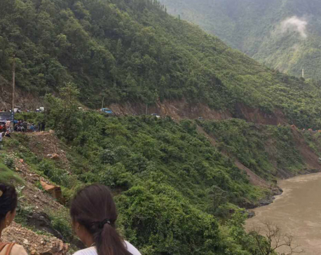 Landslide obstructs Narayangadh-Muglin road